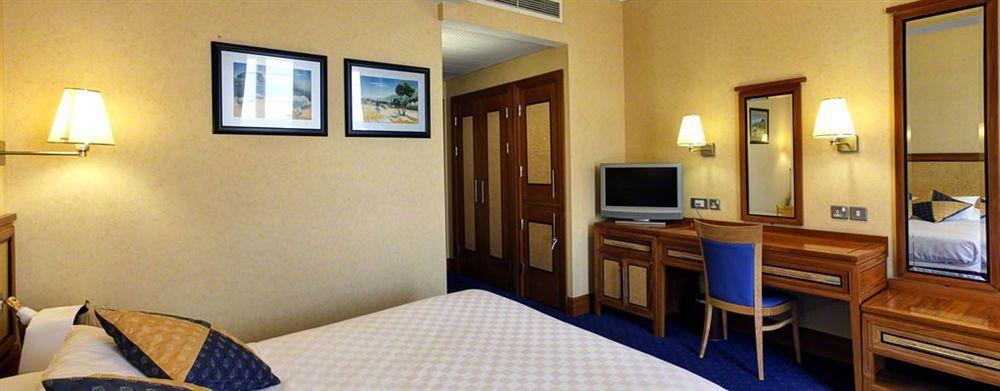 Grange Bracknell Hotel Екстер'єр фото